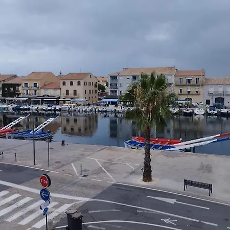 Apartment Climatise Sur Le Port De