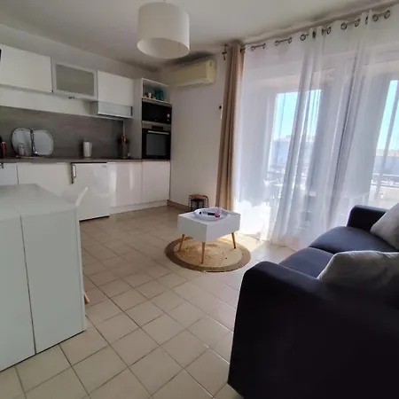 Apartment Climatise Sur Le Port De Meze